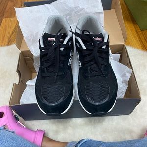 New balance 990 v3 in black and white